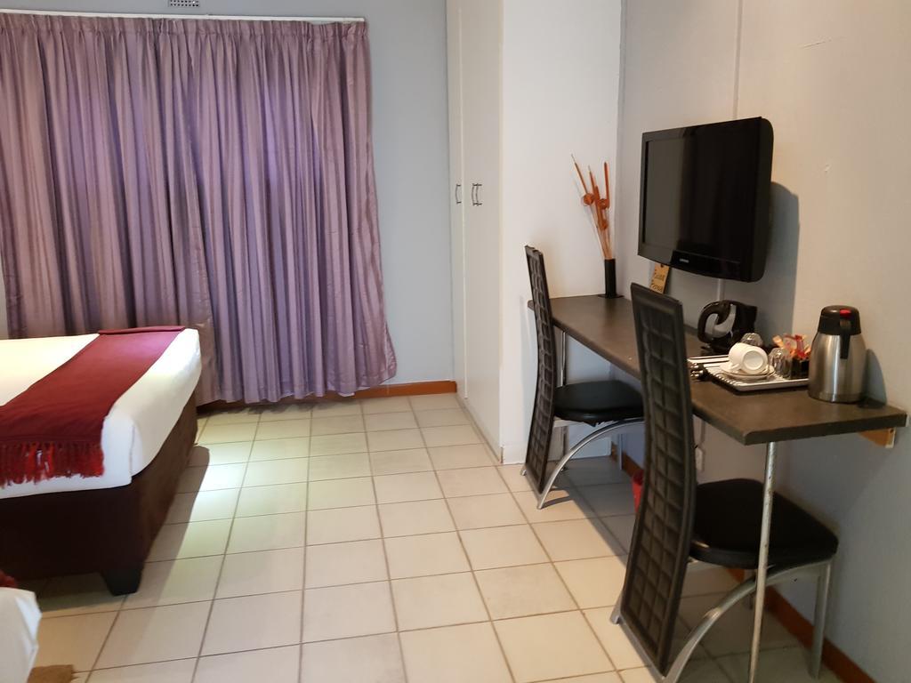 Batho Pele Lodge Gaborone Bagian luar foto