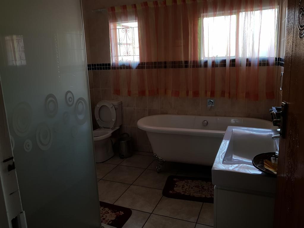Batho Pele Lodge Gaborone Bagian luar foto