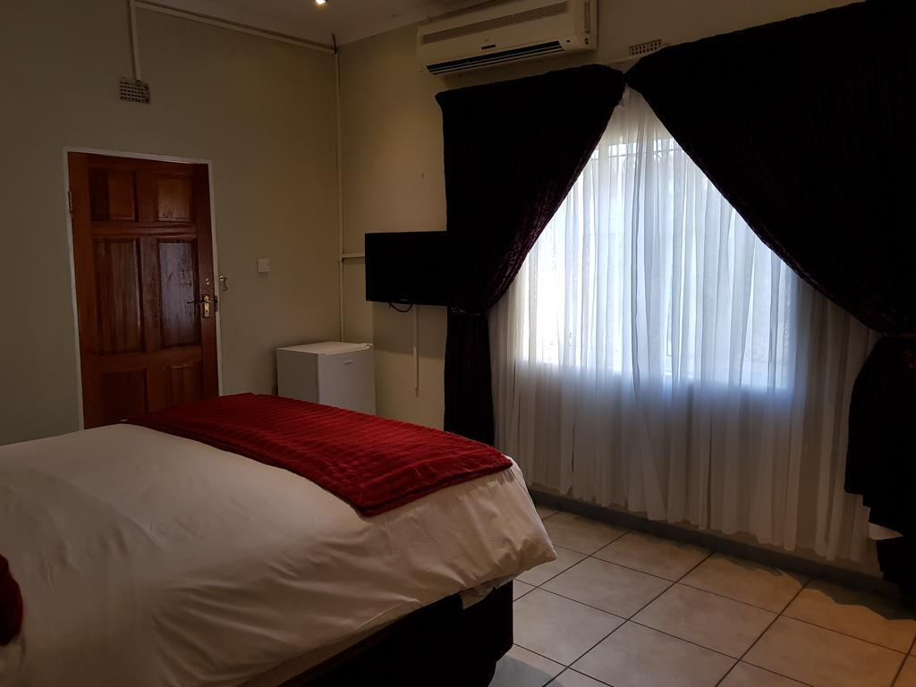 Batho Pele Lodge Gaborone Bagian luar foto